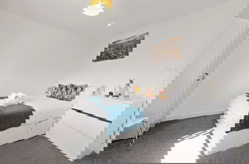 Foto 17 - Stunning 2-bed Apartment in Harrow