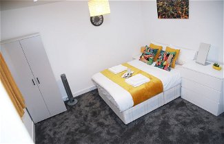 Photo 2 - Stunning 2-bed Apartment in Harrow