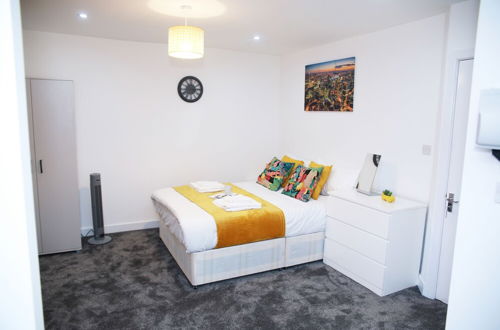 Photo 4 - Stunning 2-bed Apartment in Harrow