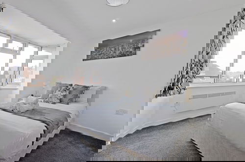 Foto 16 - Stunning 2-bed Apartment in Harrow