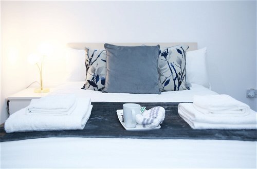 Photo 9 - Stunning 2-bed Apartment in Harrow