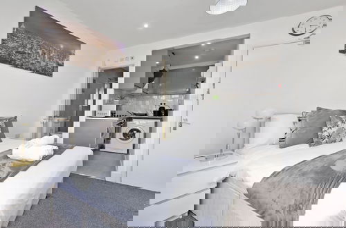 Foto 12 - Stunning 2-bed Apartment in Harrow