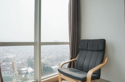 Photo 7 - Minimalist And Strategic Studio Room At Menteng Park Apartment