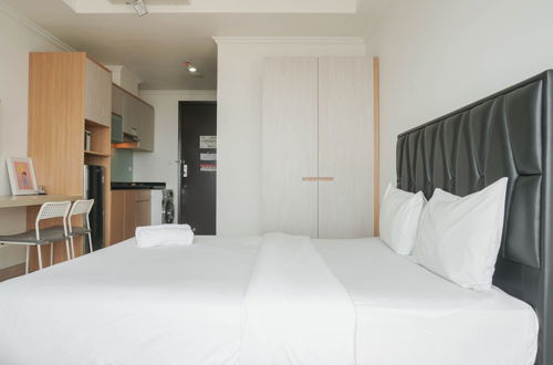 Photo 3 - Minimalist And Strategic Studio Room At Menteng Park Apartment