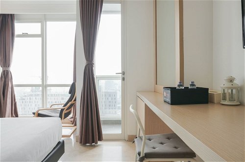 Photo 11 - Minimalist And Strategic Studio Room At Menteng Park Apartment