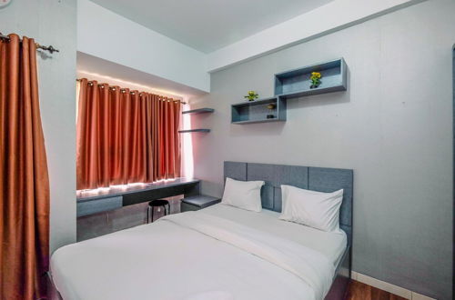 Photo 2 - Comfortable And Simply Studio Room At Margonda Residence 5 Apartment