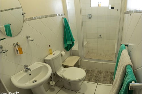 Photo 14 - Cherry Lane Self Catering BB - 1 Bedroom Bathroom With Shower for 4 Guests