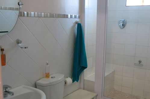 Photo 18 - Cherry Lane Self Catering BB - 1 Bedroom Bathroom With Shower for 4 Guests