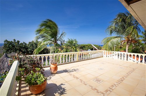 Foto 8 - Breathtaking Family Designer Villa w/ Private Pool & Tropical Garden