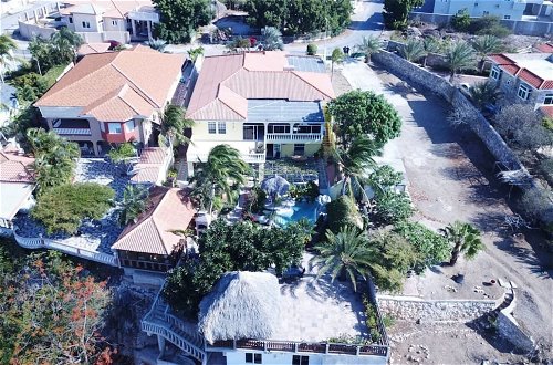 Foto 29 - Breathtaking Family Designer Villa w/ Private Pool & Tropical Garden