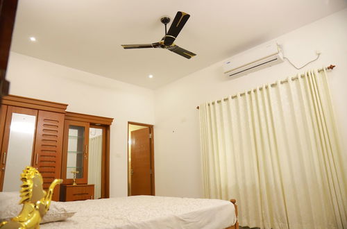 Photo 9 - Beautiful 2-bed Apartment in Ernakulam