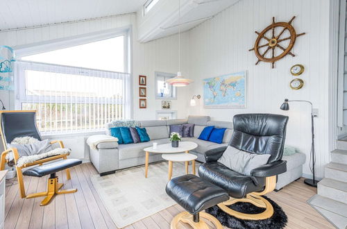 Photo 8 - 8 Person Holiday Home in Hvide Sande