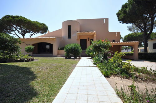 Foto 34 - Set in Good Sized, Mature Gardens Which Afford a Very Good Degree of Privacy and