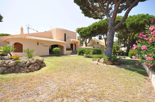 Foto 33 - Set in Good Sized, Mature Gardens Which Afford a Very Good Degree of Privacy and