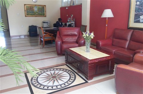 Photo 2 - Diplomat Luxury Furnished Apartments