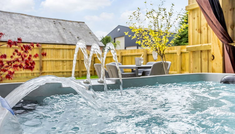 Photo 1 - Toppesfield Hall Luxury Cottage With Hot Tub