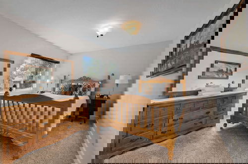 Foto 2 - Hall Court Manor - Hot Tub, Pet Friendly, Pool Table!