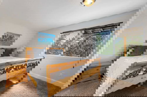 Foto 4 - Hall Court Manor - Hot Tub, Pet Friendly, Pool Table!