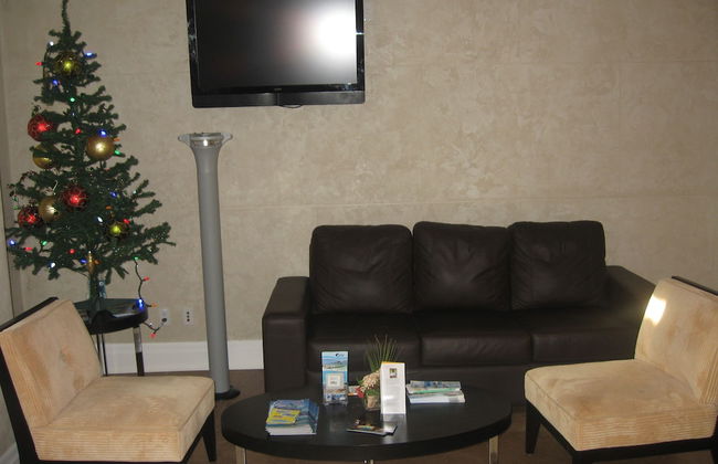 The Atrium Resort - Photo 2