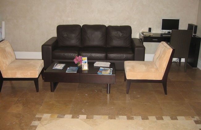 The Atrium Resort - Photo 3