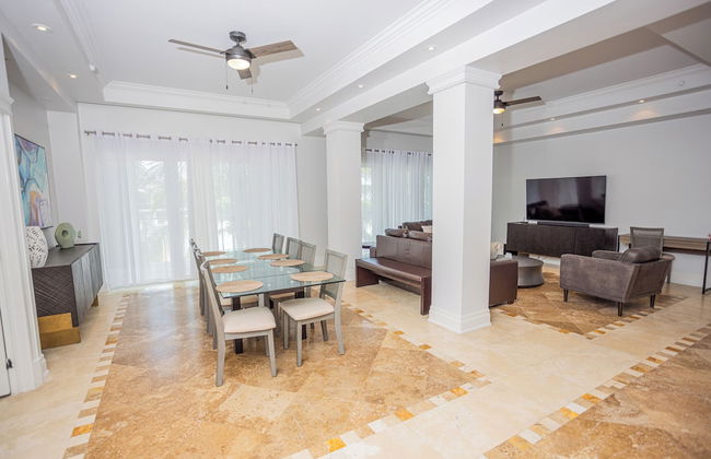 The Atrium Resort - Photo 20