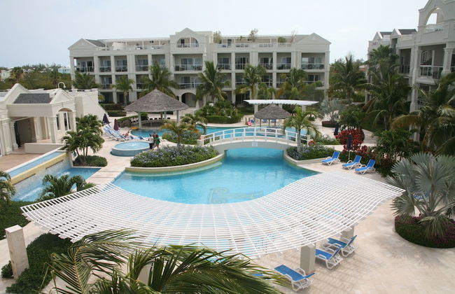 The Atrium Resort - Photo 1