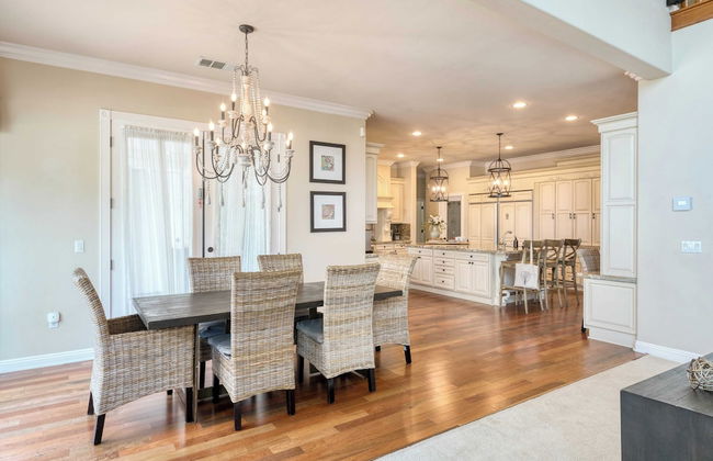 Grand Contento by Avantstay Extraordinary Estate w/ Pool & Movie Room - Photo 13