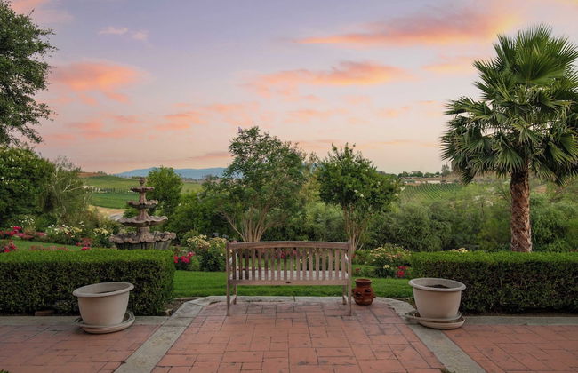Grand Contento by Avantstay Extraordinary Estate w/ Pool & Movie Room - Photo 38