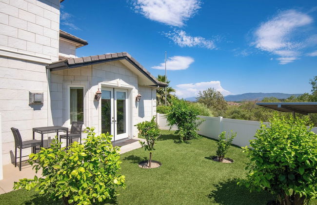 Grand Contento by Avantstay Extraordinary Estate w/ Pool & Movie Room - Photo 42