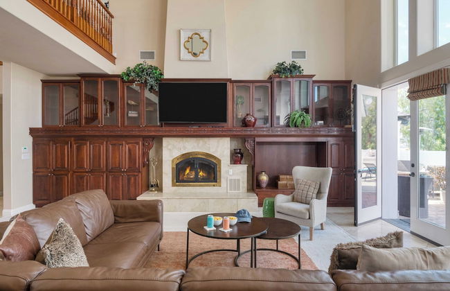 Grand Contento by Avantstay Extraordinary Estate w/ Pool & Movie Room - Photo 12