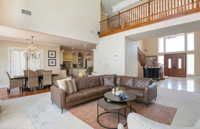 Grand Contento by Avantstay Extraordinary Estate w/ Pool & Movie Room - Photo 11