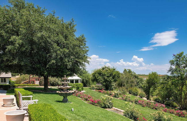 Grand Contento by Avantstay Extraordinary Estate w/ Pool & Movie Room - Photo 5
