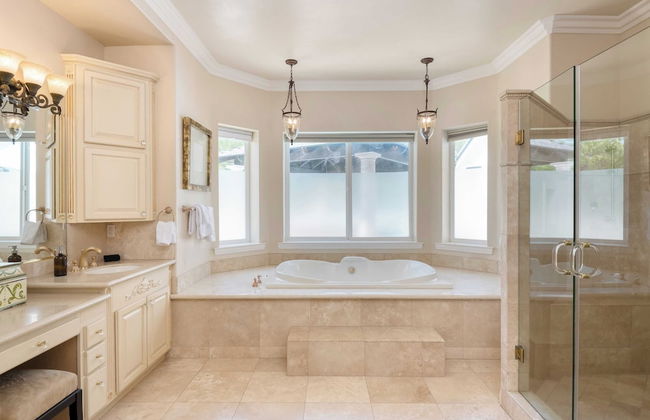 Grand Contento by Avantstay Extraordinary Estate w/ Pool & Movie Room - Photo 25