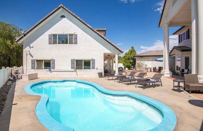 Grand Contento by Avantstay Extraordinary Estate w/ Pool & Movie Room - Photo 39