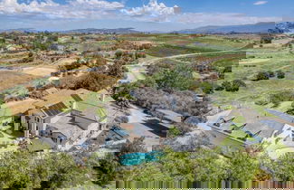 Foto 2 - Grand Contento by Avantstay Extraordinary Estate w/ Pool & Movie Room