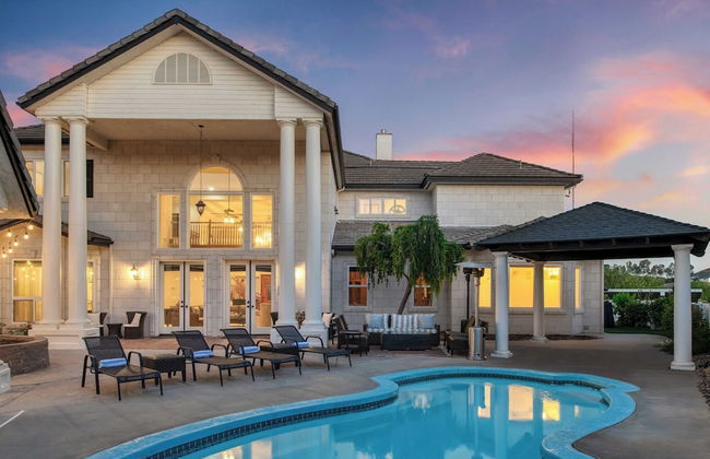 Grand Contento by Avantstay Extraordinary Estate w/ Pool & Movie Room - Photo 1
