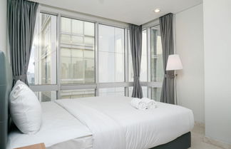 Foto 3 - Comfortable Deluxe 2BR at The Empyreal Condominium Epicentrum Apartment By Travelio