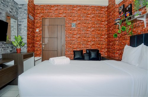 Foto 2 - Comfy and Contemporer Studio Kemang View Apartment