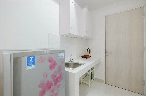 Foto 7 - Minimalist Studio at Azalea Suites Cikarang Apartment