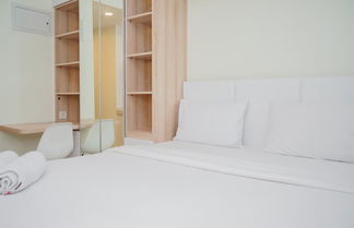 Photo 3 - Cozy Stay And Simply Studio At Sky House Bsd Apartment