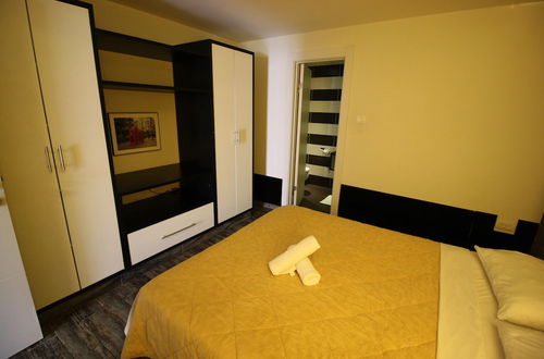 Photo 16 - Rich Luxury Suites