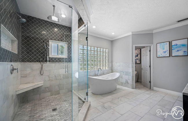 8BR Villa with Heated Pool Near Beach - Foto 52