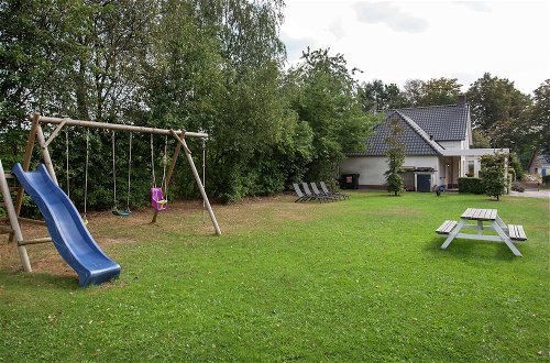 Foto 39 - Majestic, Large Holiday Home near Leende Located Between Meadows & Forests