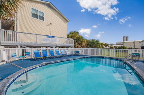 Foto 2 - Pet Friendly Condo in Gulf Shores Outdoor Pool