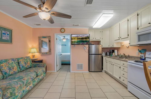 Foto 5 - Pet Friendly Condo in Gulf Shores Outdoor Pool