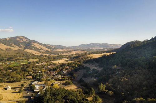 Photo 17 - Vino Blanco by Avantstay Private Wine Country Home w/ Mtn Views & Deck