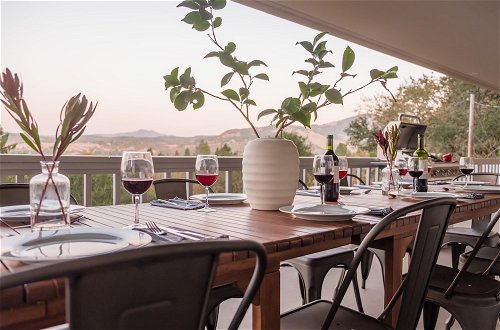Foto 14 - Vino Blanco by Avantstay Private Wine Country Home w/ Mtn Views & Deck