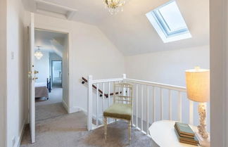 Photo 3 - 5 Bedrooms/sleeps 10-12/free Wifi & Parking/garden