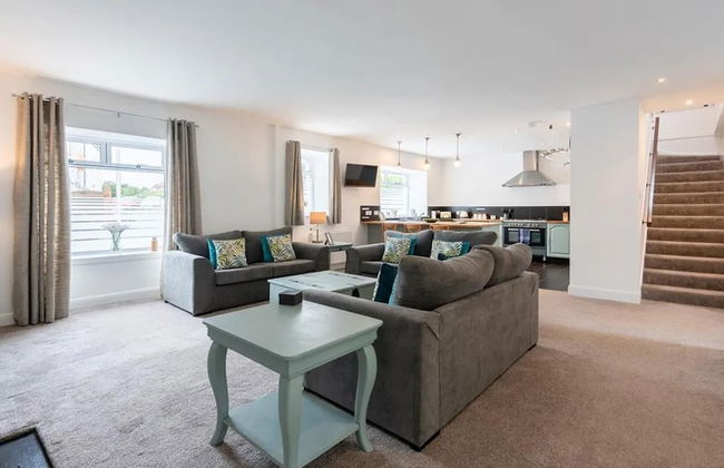 5 Bedrooms/sleeps 10-12/free Wifi & Parking/garden - Foto 1