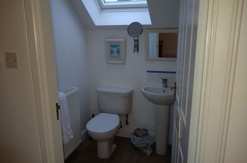 Photo 22 - 5 Bedrooms/sleeps 10-12/free Wifi & Parking/garden